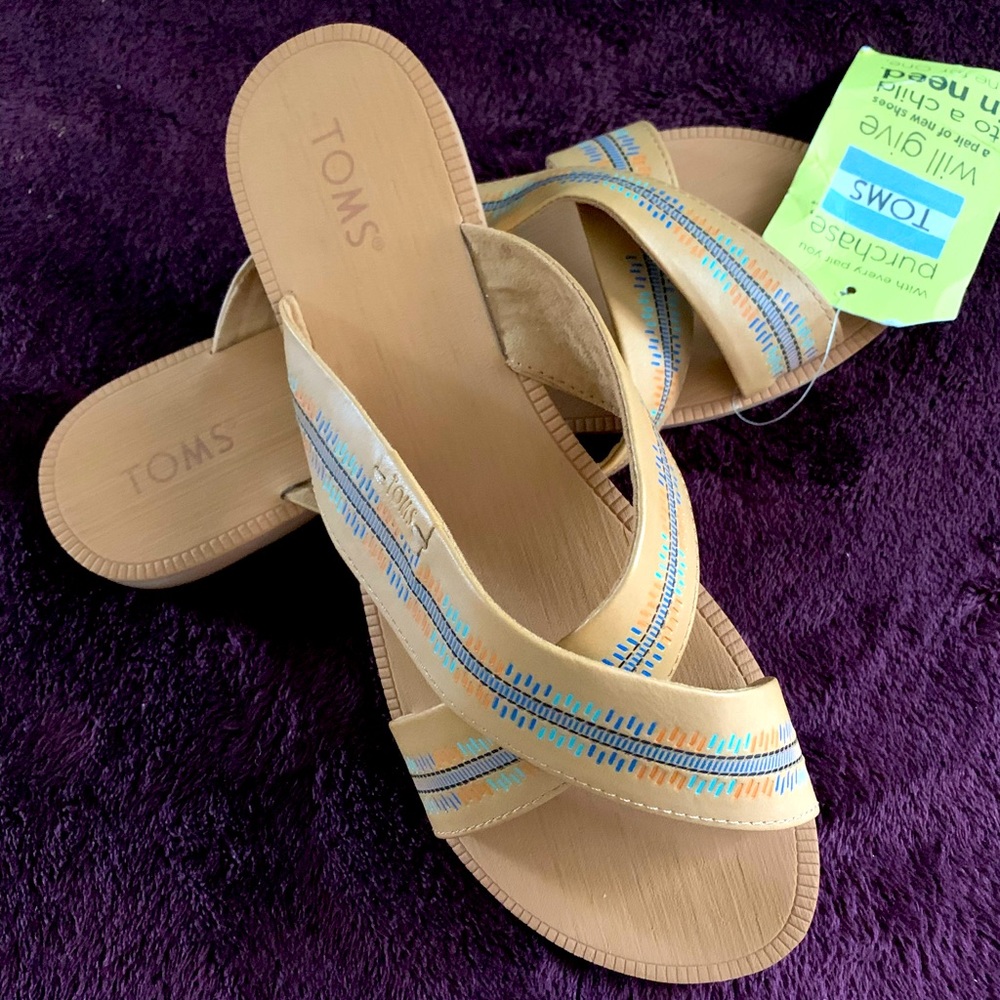 NWOT Toms Viv Tan and Blue Sandals Kids 6